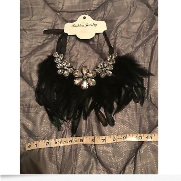 Black Green 🖤 💚 Feathers Stones Bib Necklace New - Picture 2 of 2